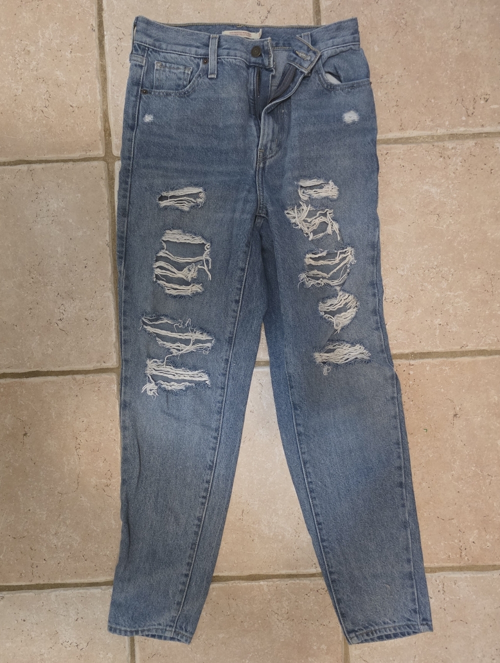 Levis High Wasted Mom Jean